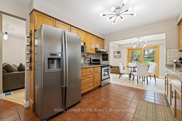Photo 7 at 16 Linington Trail, Dundas, Hamilton