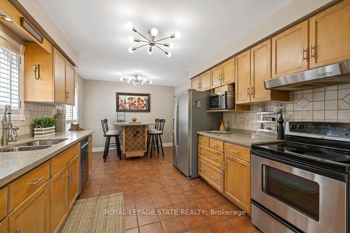 Photo 8 at 16 Linington Trail, Dundas, Hamilton