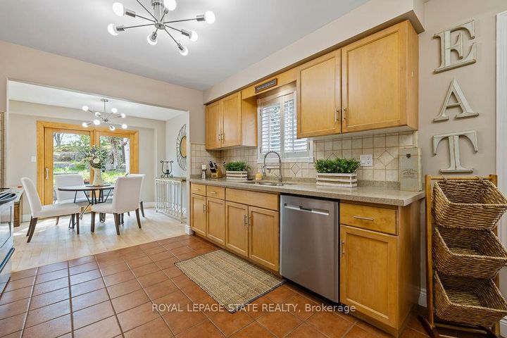 Photo 9 at 16 Linington Trail, Dundas, Hamilton
