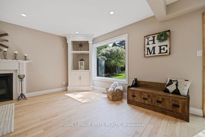 Photo 11 at 16 Linington Trail, Dundas, Hamilton