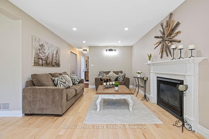 Photo 13 at 16 Linington Trail, Dundas, Hamilton