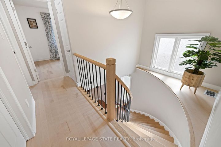 Photo 15 at 16 Linington Trail, Dundas, Hamilton
