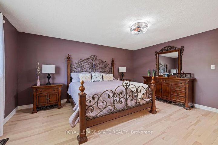Photo 17 at 16 Linington Trail, Dundas, Hamilton