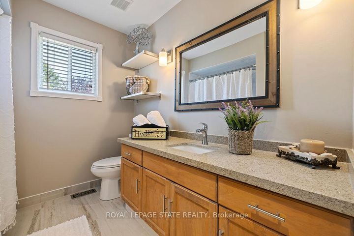 Photo 23 at 16 Linington Trail, Dundas, Hamilton