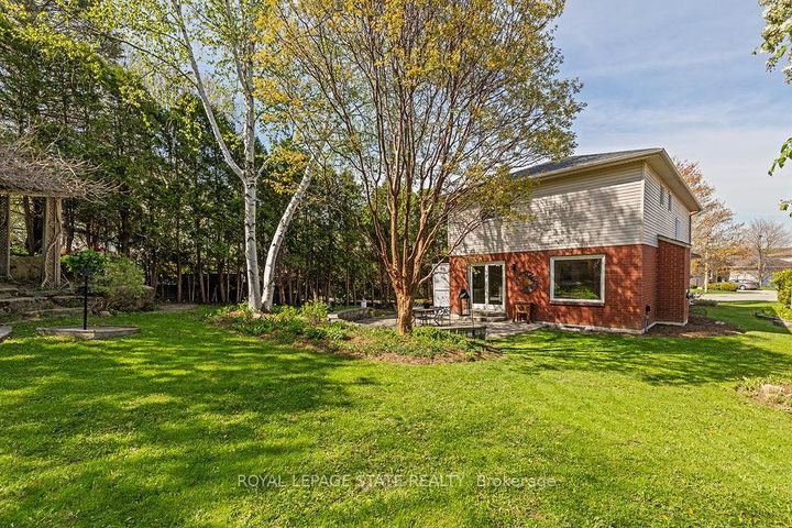 Photo 32 at 16 Linington Trail, Dundas, Hamilton