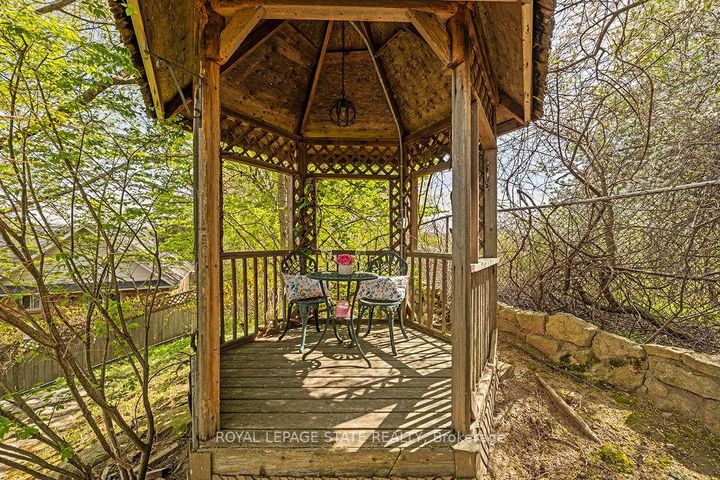 Photo 33 at 16 Linington Trail, Dundas, Hamilton