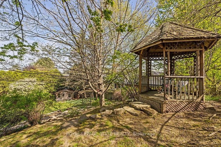 Photo 34 at 16 Linington Trail, Dundas, Hamilton