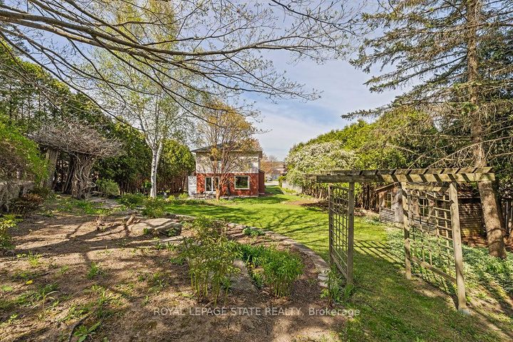 Photo 35 at 16 Linington Trail, Dundas, Hamilton