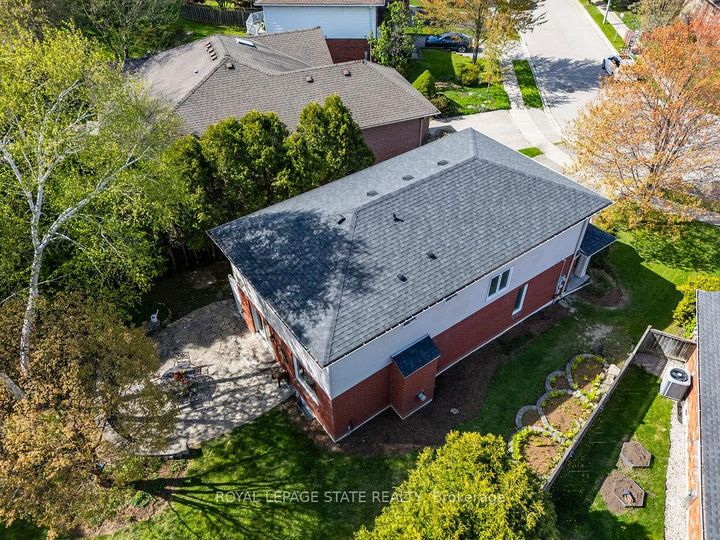 Photo 40 at 16 Linington Trail, Dundas, Hamilton