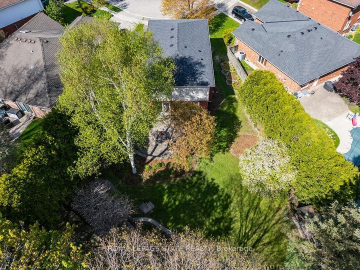 Photo 43 at 16 Linington Trail, Dundas, Hamilton