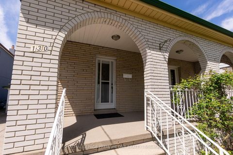 Photo 3 at 130 Jay Street, Maple Leaf, Toronto