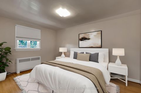 Photo 11 at 130 Jay Street, Maple Leaf, Toronto