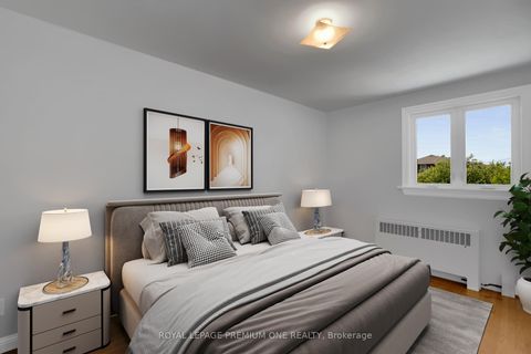 Photo 12 at 130 Jay Street, Maple Leaf, Toronto