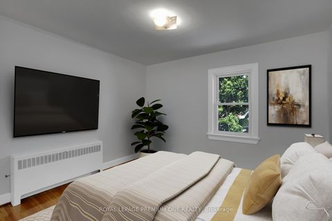 Photo 13 at 130 Jay Street, Maple Leaf, Toronto