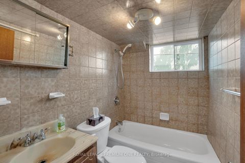Photo 22 at 130 Jay Street, Maple Leaf, Toronto