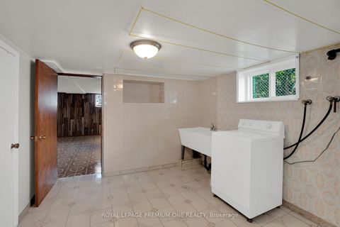 Photo 23 at 130 Jay Street, Maple Leaf, Toronto
