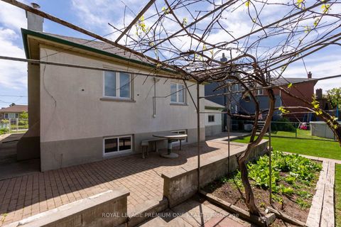 Photo 25 at 130 Jay Street, Maple Leaf, Toronto