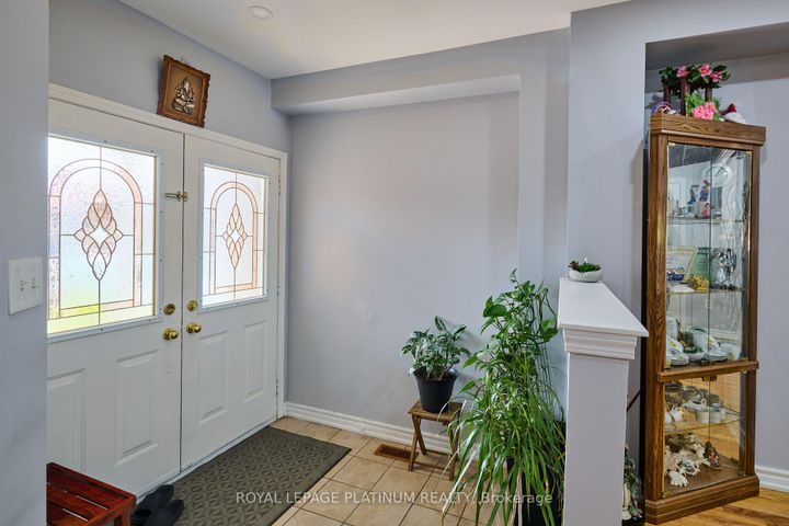 Photo 5 at 919 Marygrace Court, East Credit, Mississauga