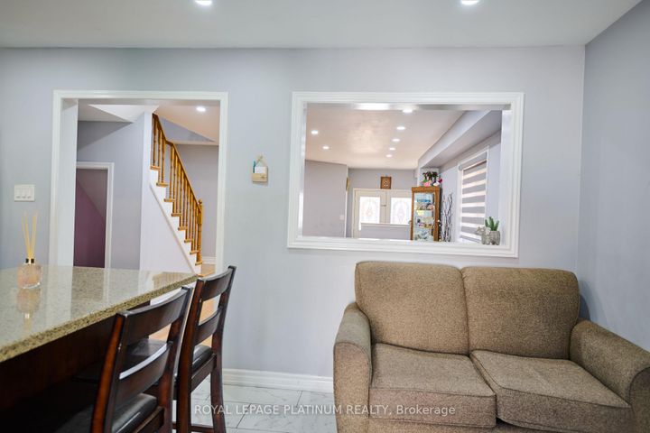 Photo 9 at 919 Marygrace Court, East Credit, Mississauga