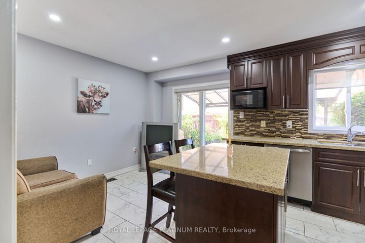Photo 12 at 919 Marygrace Court, East Credit, Mississauga
