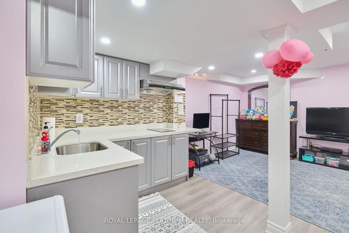 Photo 13 at 919 Marygrace Court, East Credit, Mississauga
