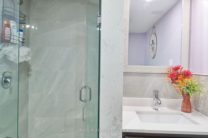 Photo 15 at 919 Marygrace Court, East Credit, Mississauga