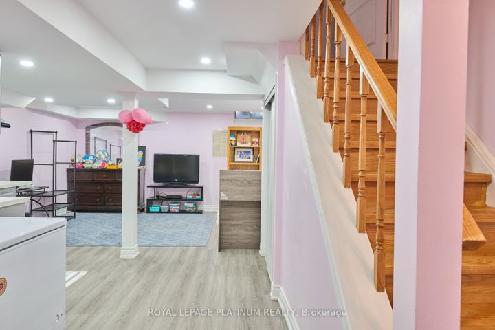 Photo 16 at 919 Marygrace Court, East Credit, Mississauga