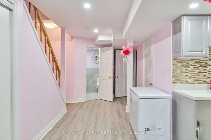 Photo 17 at 919 Marygrace Court, East Credit, Mississauga