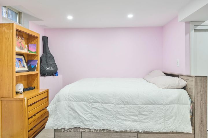 Photo 19 at 919 Marygrace Court, East Credit, Mississauga