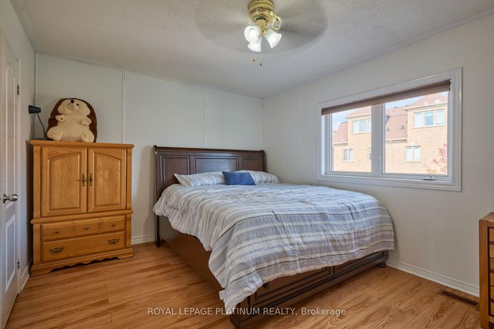 Photo 22 at 919 Marygrace Court, East Credit, Mississauga