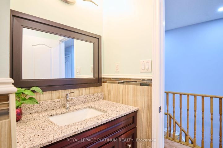 Photo 24 at 919 Marygrace Court, East Credit, Mississauga