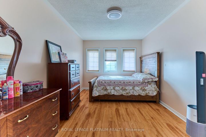 Photo 26 at 919 Marygrace Court, East Credit, Mississauga