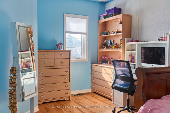 Photo 30 at 919 Marygrace Court, East Credit, Mississauga