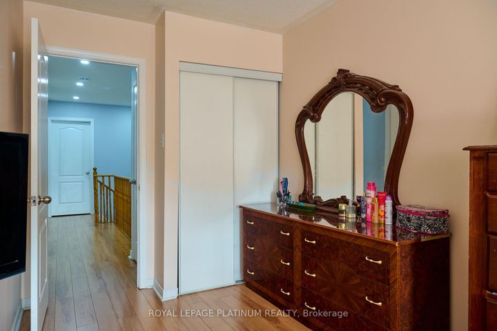 Photo 32 at 919 Marygrace Court, East Credit, Mississauga