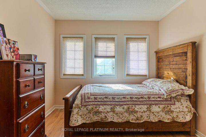 Photo 33 at 919 Marygrace Court, East Credit, Mississauga