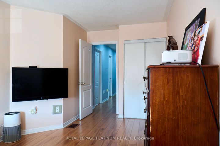 Photo 34 at 919 Marygrace Court, East Credit, Mississauga