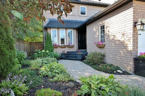 Photo 2 at 1084 Winnifred Court, Alcona, Innisfil