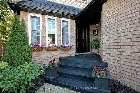 Photo 4 at 1084 Winnifred Court, Alcona, Innisfil