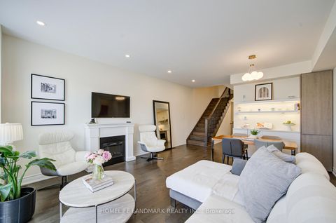 Photo 4 at 9 MACE Avenue, Rural Richmond Hill, Richmond Hill