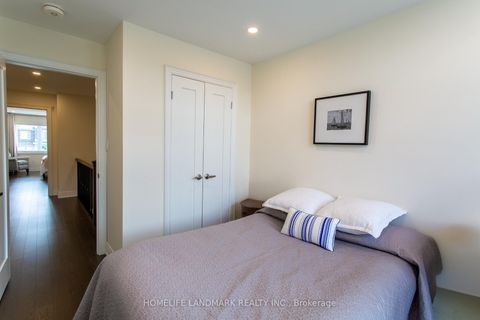 Photo 19 at 9 MACE Avenue, Rural Richmond Hill, Richmond Hill