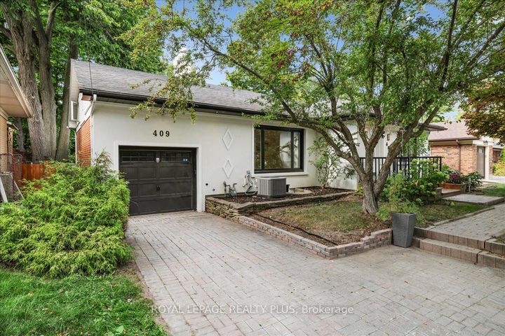 Photo 2 at 409 River Side Drive, CO Central, Oakville