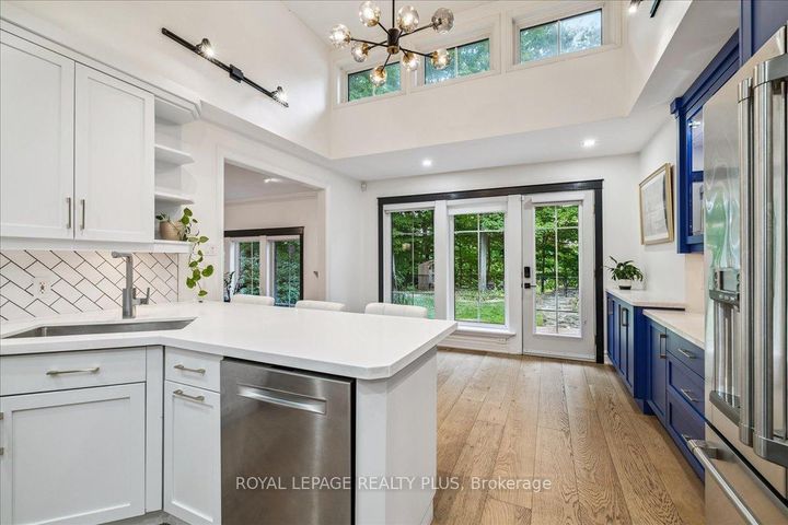 Photo 12 at 409 River Side Drive, CO Central, Oakville