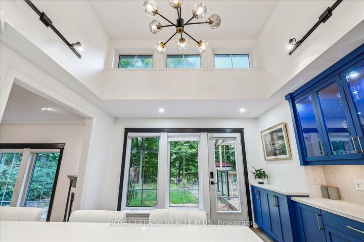 Photo 13 at 409 River Side Drive, CO Central, Oakville