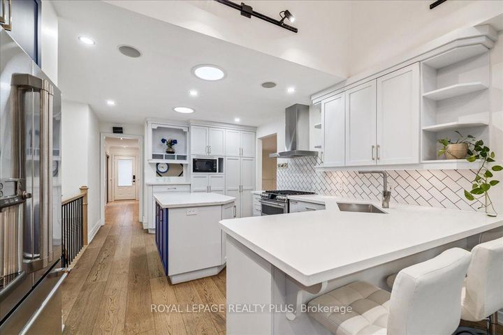 Photo 14 at 409 River Side Drive, CO Central, Oakville