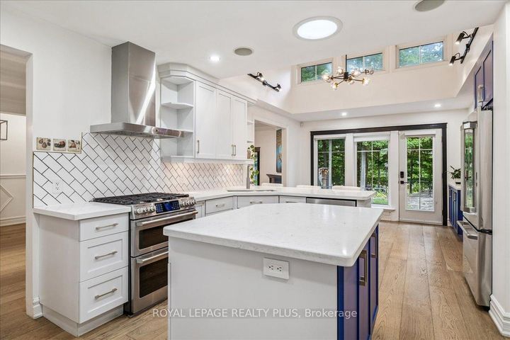 Photo 15 at 409 River Side Drive, CO Central, Oakville