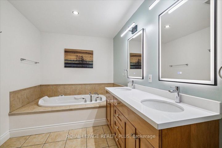 Photo 18 at 409 River Side Drive, CO Central, Oakville