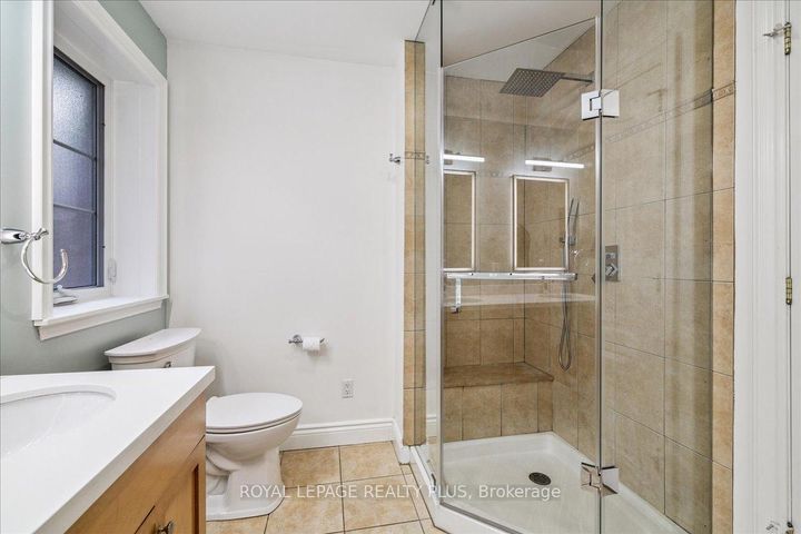 Photo 19 at 409 River Side Drive, CO Central, Oakville