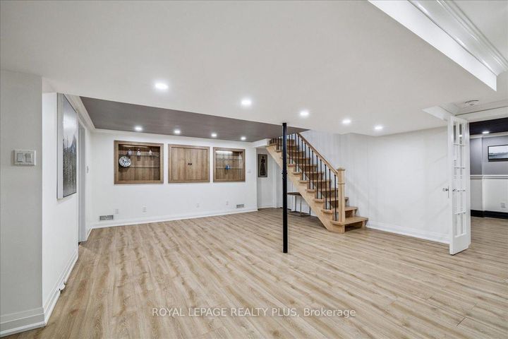 Photo 21 at 409 River Side Drive, CO Central, Oakville