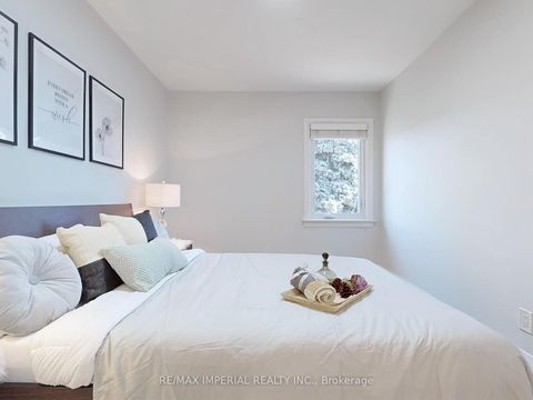 Photo 18 at 9 Lesmount Avenue, East York, Toronto