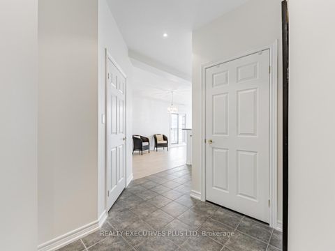 Photo 9 at 709 - 1 Leaside Park Drive, Thorncliffe Park, Toronto Photo 9 at 709 - 1 Leaside Park Drive, Thorncliffe Park, Toronto